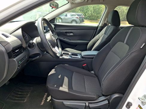 Used 2024 Nissan Sentra SV FWD image 13