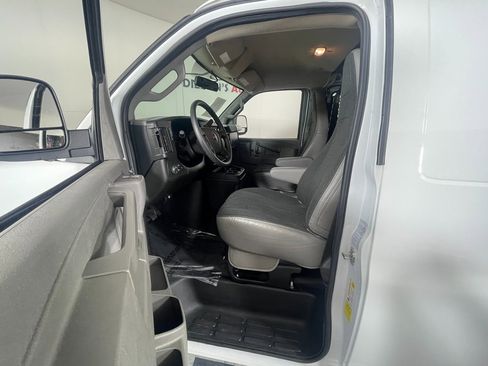 Used 2023 GMC Savana 2500 w/ Driver Convenience Package image 14