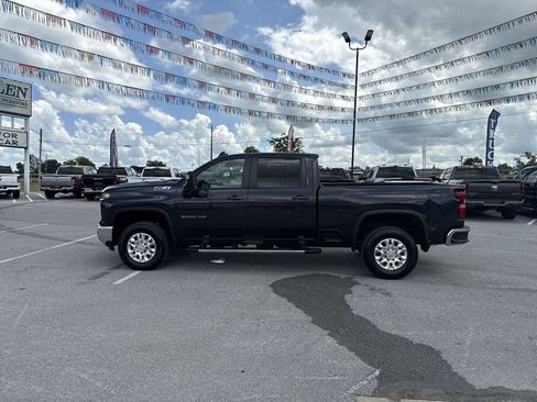 Used 2024 Chevrolet Silverado 2500 LT AWD/4WD image 11