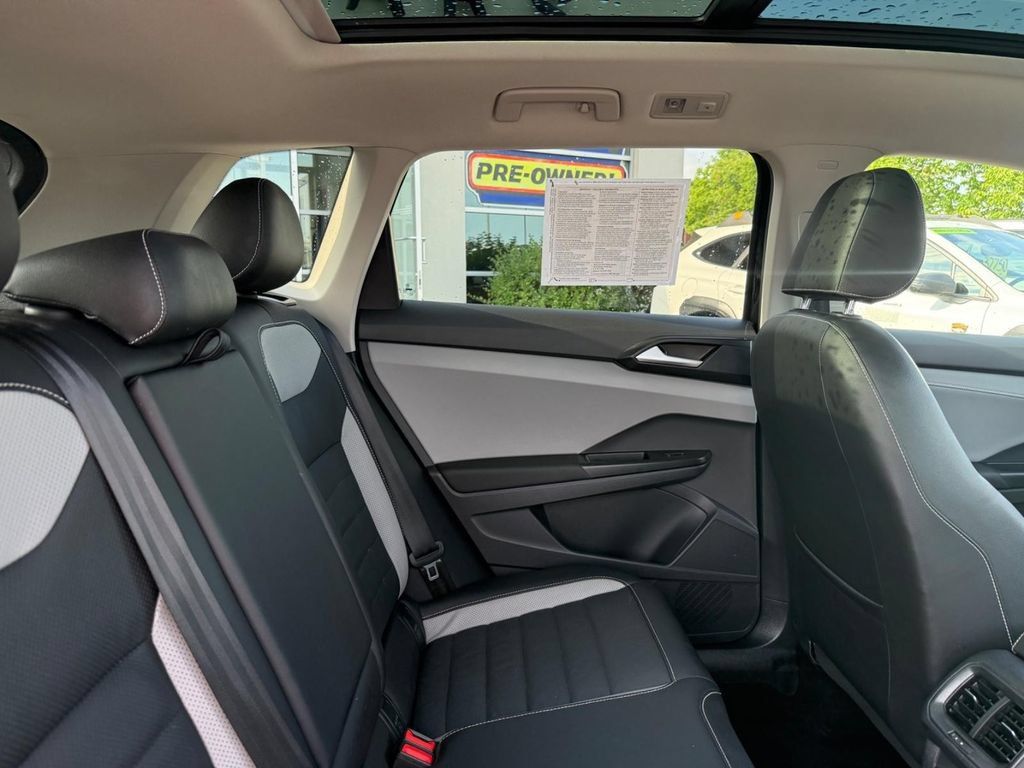 Certified 2023 Volkswagen Taos SEL AWD/4WD image 10