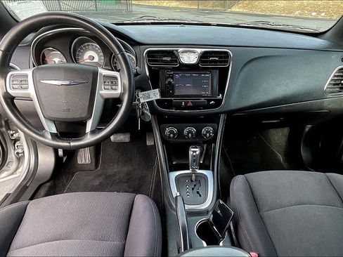 Used 2013 Chrysler 200 Touring image 18