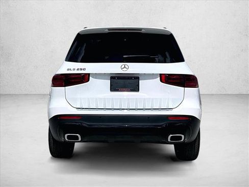 Used 2026 Mercedes-Benz GLB 250 image 4