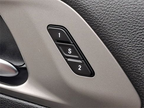 Used 2025 Chrysler Pacifica Select image 28