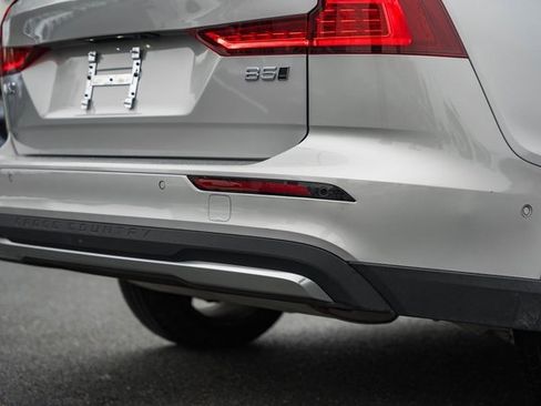 Used 2025 Volvo V60 B5 Cross Country Plus image 9