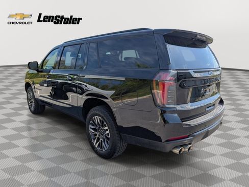Used 2025 Chevrolet Suburban Z71 AWD/4WD image 3