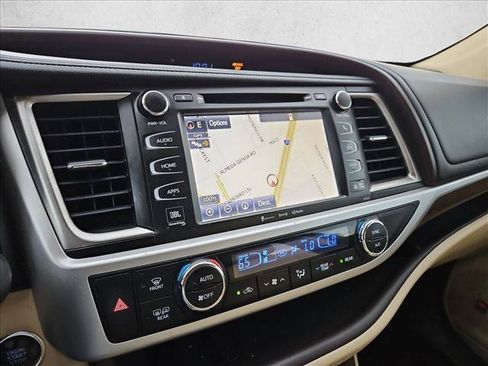 Used 2016 Toyota Highlander Limited FWD image 12