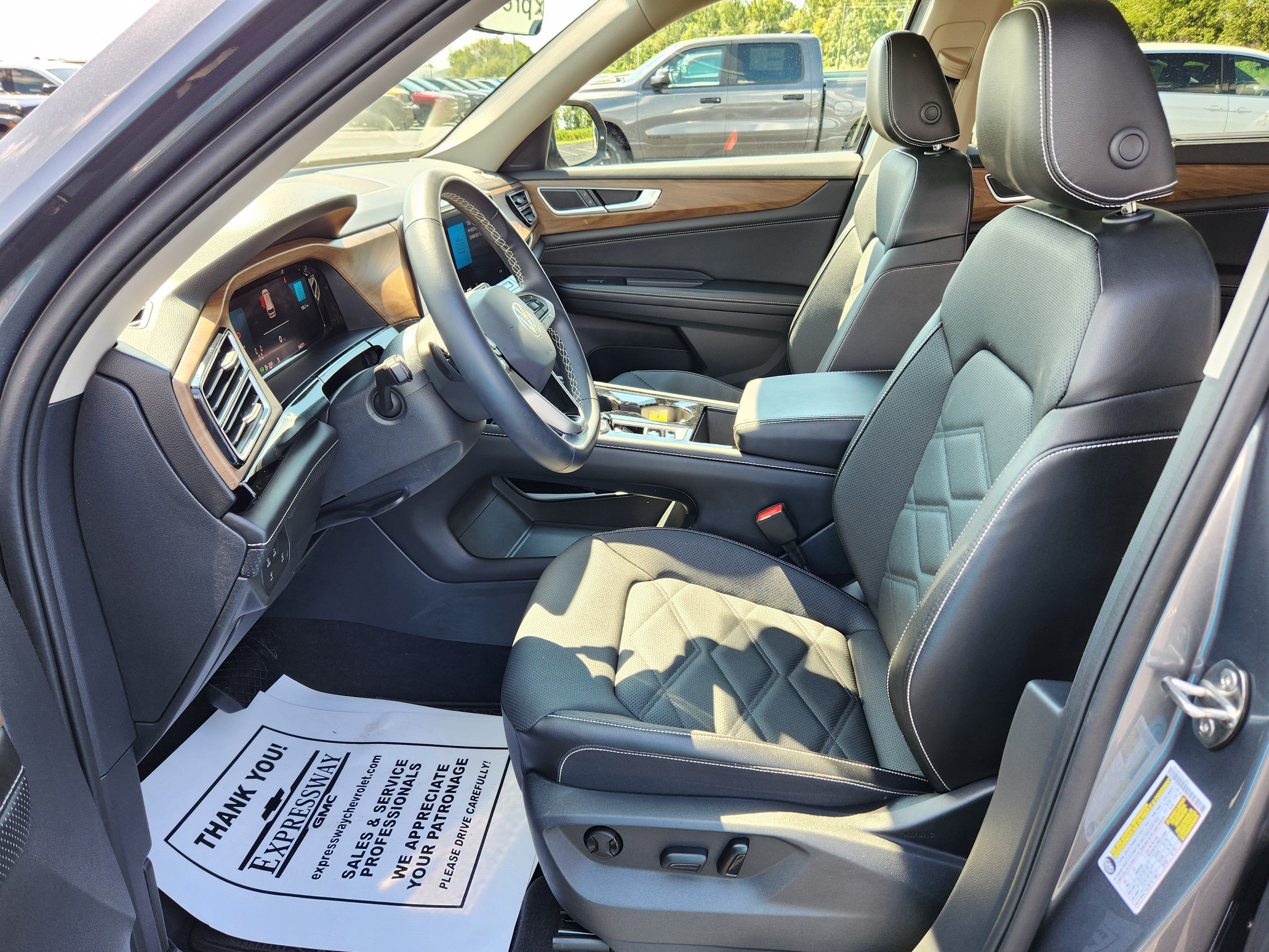 Used 2024 Volkswagen Atlas SE w/ Panoramic Sunroof Package FWD image 13