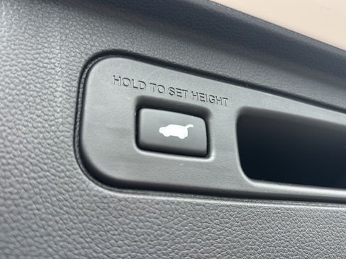Used 2025 Honda Pilot Touring image 16