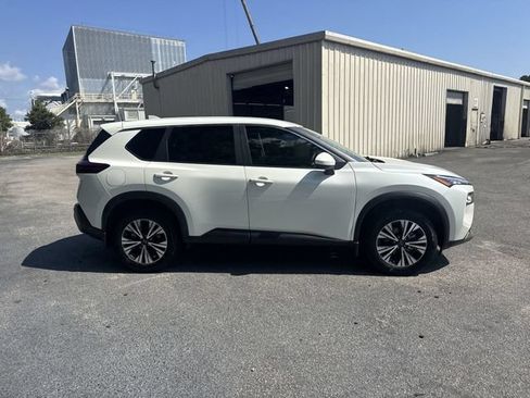 Used 2023 Nissan Rogue SV FWD image 4