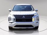 Used 2023 Mitsubishi Outlander SE image 2