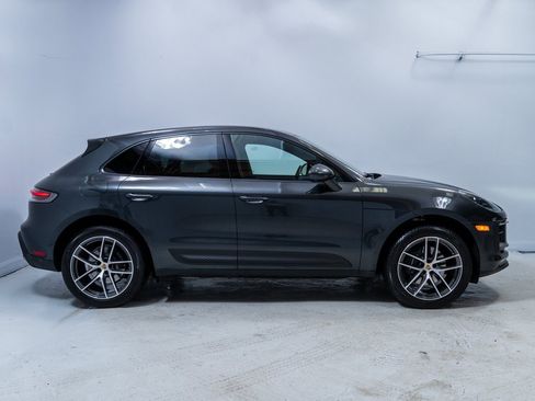 Used 2025 Porsche Macan image 8
