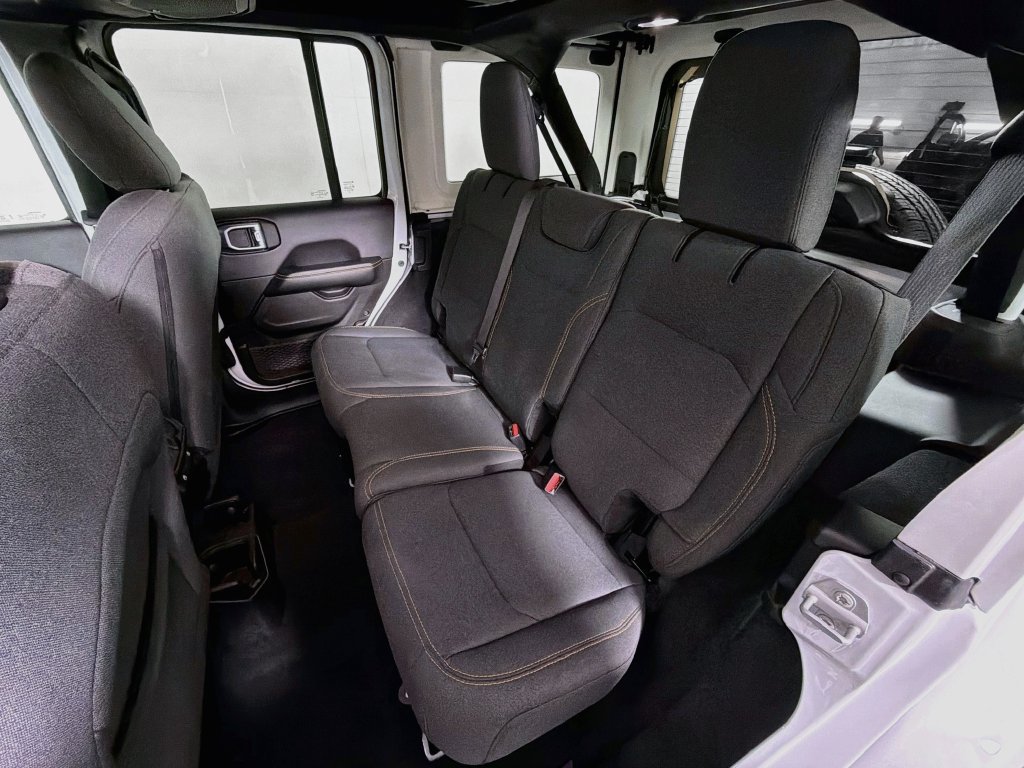 Used 2026 Jeep Wrangler Unlimited Sahara AWD/4WD image 24