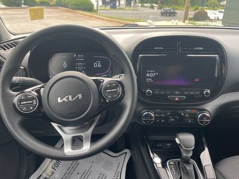 Used 2023 Kia Soul S FWD image 14