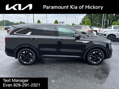 Used 2025 Kia Sorento S w/ Panoramic Sunroof Package FWD image 8