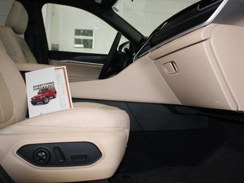 Certified 2025 Jeep Grand Cherokee Limited w/ Black Appearance Package image 5