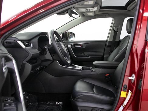 Used 2020 Toyota RAV4 XLE Premium AWD/4WD image 22
