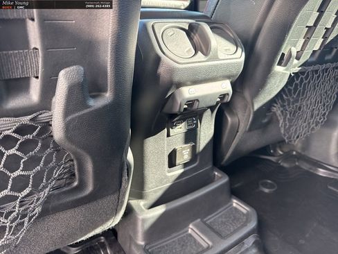 Used 2023 Jeep Wrangler Unlimited Rubicon w/ Cold Weather Group image 39