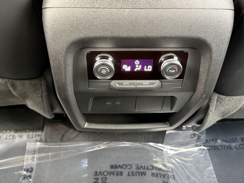 Used 2025 Buick Enclave Preferred FWD image 26
