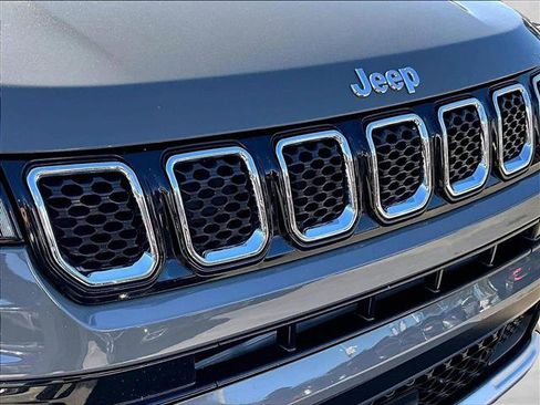 Used 2023 Jeep Compass Limited image 29