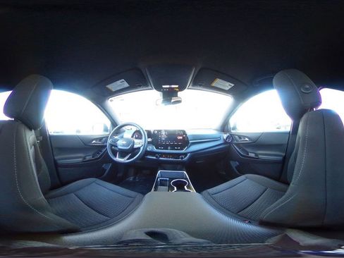 Used 2025 Chevrolet Equinox LT image 38