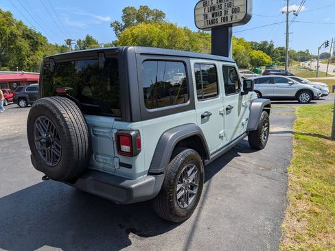 Used 2024 Jeep Wrangler Unlimited Sport AWD/4WD image 4