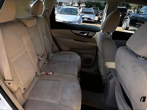 Used 2015 Nissan Rogue S image 18