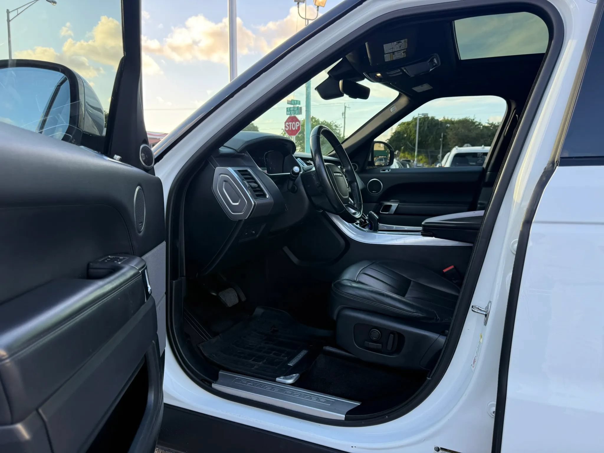 Used 2018 Land Rover Range Rover Sport HSE AWD/4WD image 9