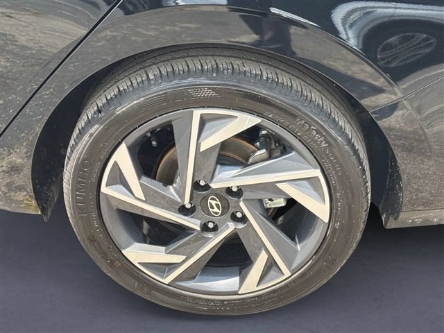Used 2025 Hyundai Elantra Sport FWD image 12