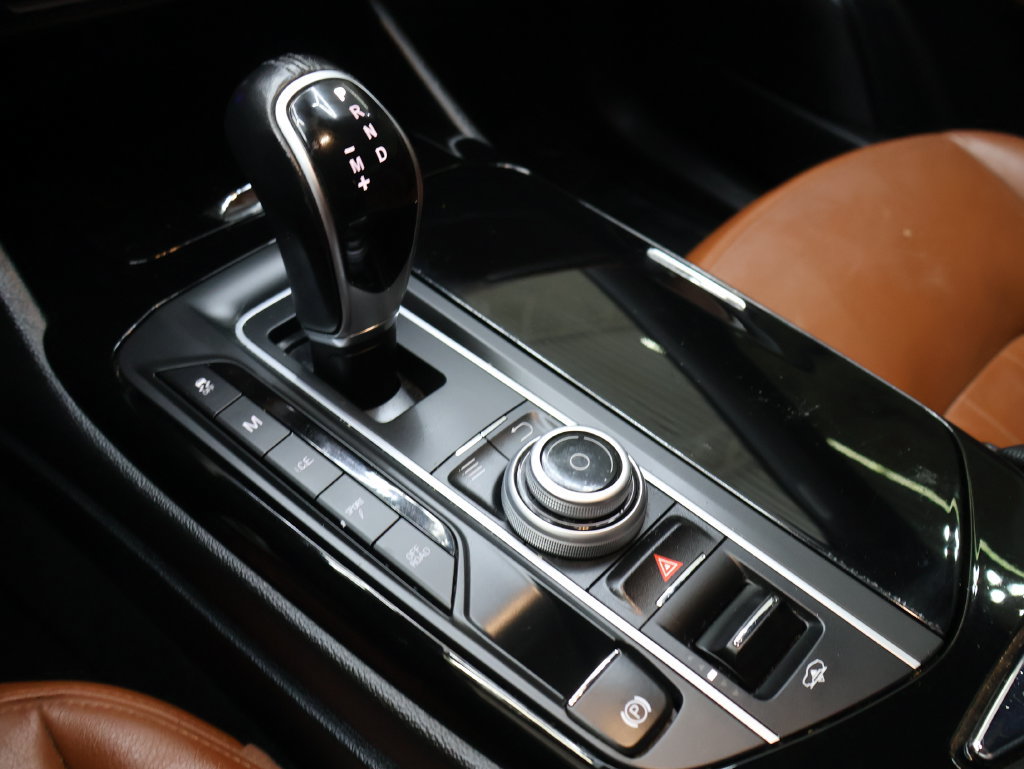 Used 2018 Maserati Levante AWD/4WD image 23