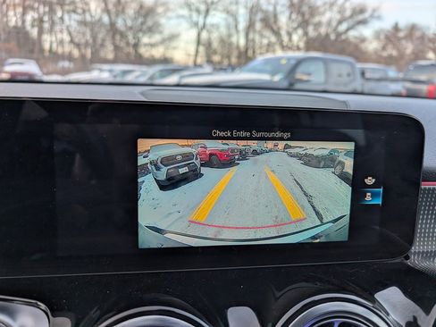 Used 2022 Mercedes-Benz GLB 250 4MATIC image 25