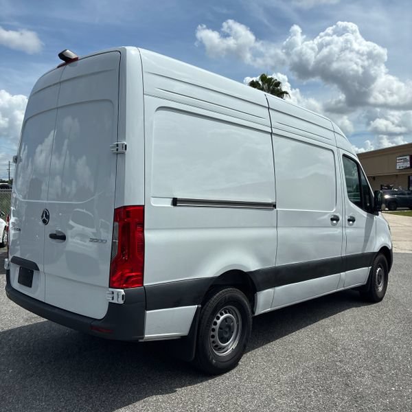 Used 2025 Mercedes-Benz Sprinter 2500 image 8
