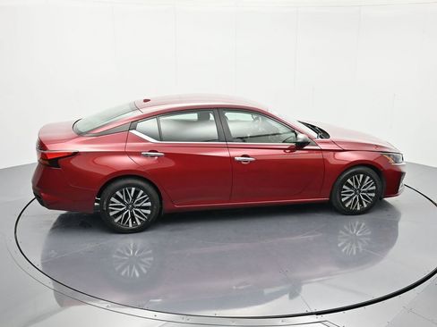 Certified 2024 Nissan Altima 2.5 SV FWD image 30