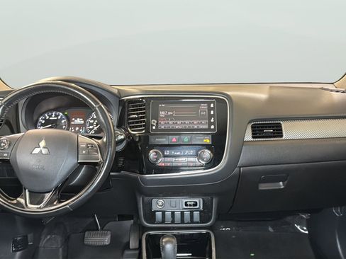 Used 2017 Mitsubishi Outlander SE FWD image 15