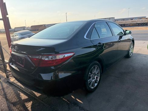 Used 2015 Toyota Camry LE image 23