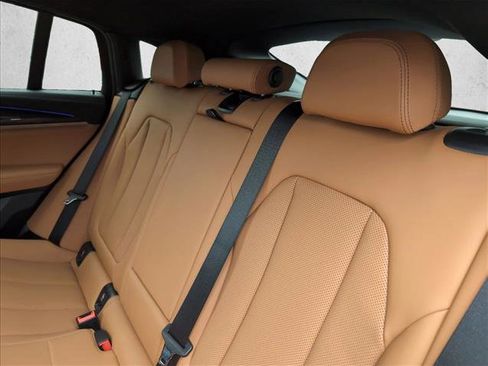 Used 2024 BMW X4 M40i image 19