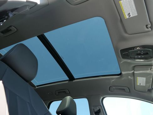 Used 2025 Audi Q6 e-tron Premium image 27