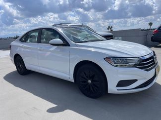 Used 2020 Volkswagen Jetta SE w/ SE Cold Weather Package video 2