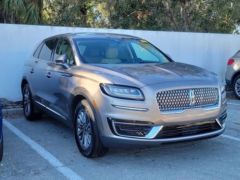 Used 2020 Lincoln Nautilus Premier w/ Equipment Group 101A image 4