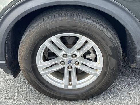 Used 2023 Ford Explorer XLT w/ Equipment Group 202A RWD image 11