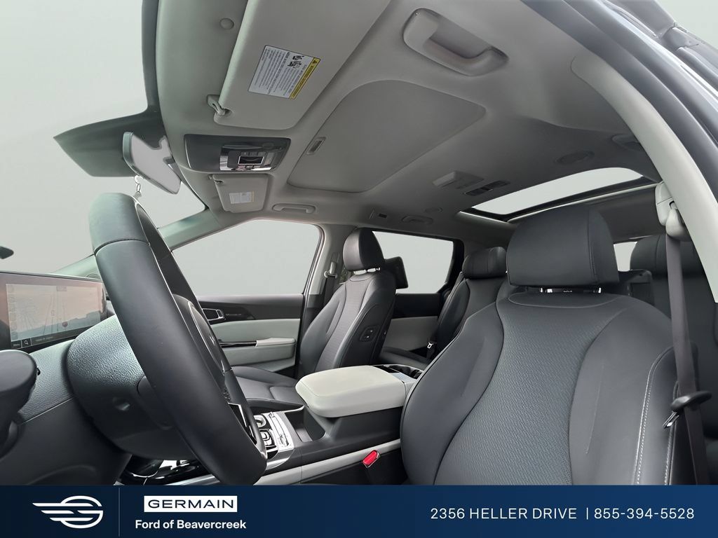 Used 2024 Kia Carnival SX Prestige FWD image 12