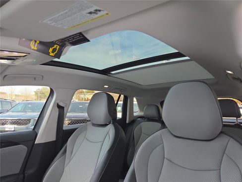 New 2026 Volkswagen Tiguan SE image 22