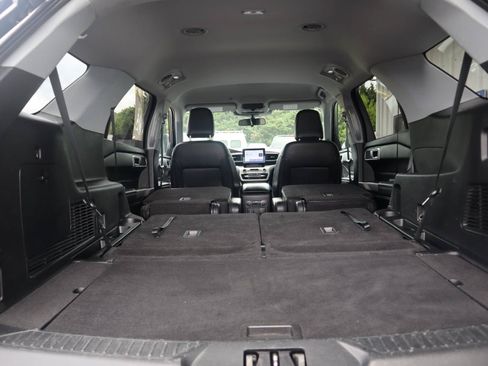 Used 2022 Ford Explorer XLT w/ Equipment Group 202A AWD/4WD image 48