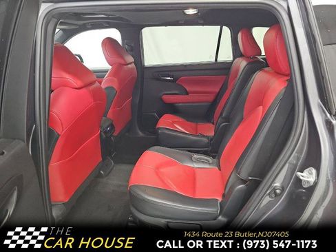 Used 2023 Toyota Highlander XSE image 3