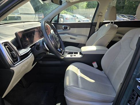 Certified 2025 Kia Sorento EX w/ EX Panoramic Sunroof Package AWD/4WD image 8