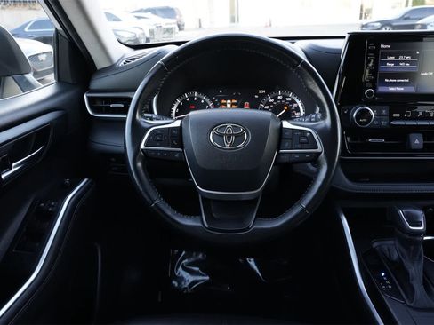 Used 2022 Toyota Highlander XLE image 9