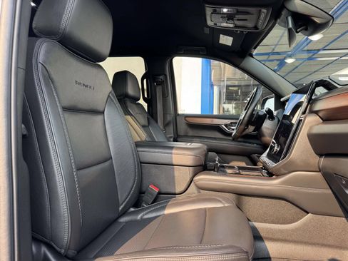 Certified 2025 GMC Yukon Denali AWD/4WD image 30