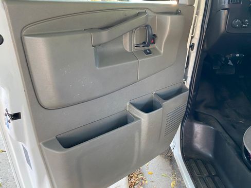 Used 2022 Chevrolet Express 2500 w/ Enhanced Convenience Package RWD image 23