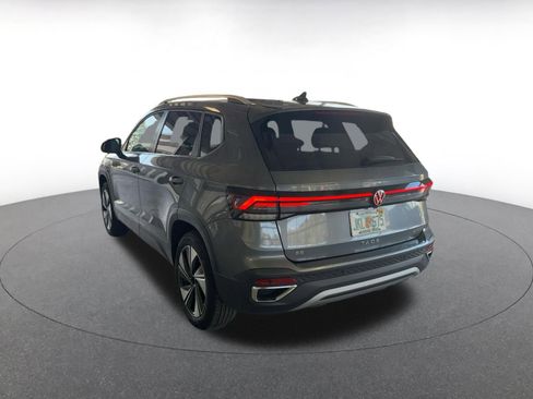 Used 2025 Volkswagen Taos SE image 12