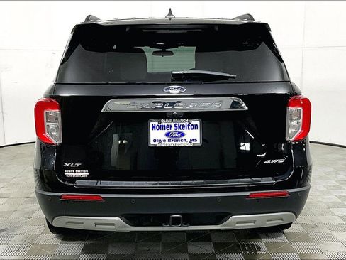 Used 2023 Ford Explorer XLT w/ Equipment Group 202A image 4