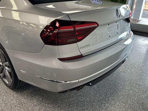 Used 2018 Volkswagen Passat 2.0T R-Line w/ R-Line Lighting Package FWD image 38